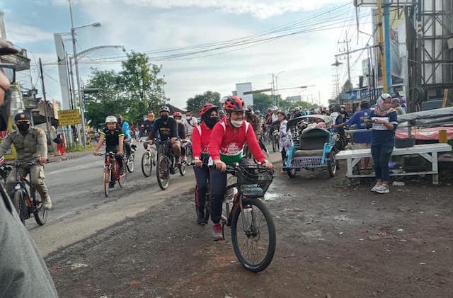 H+1 Pelantikan, Bupati Hendy Survei Pasar, Lokasi Banjir sampai Jembatan Retak di Gladak Kudung
